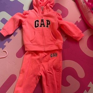 Gap sweat suit